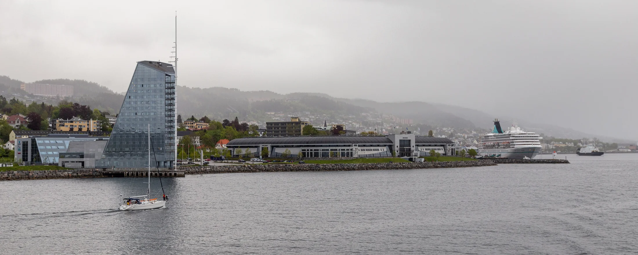 Scandic Seilet og Aker Stadion i Molde