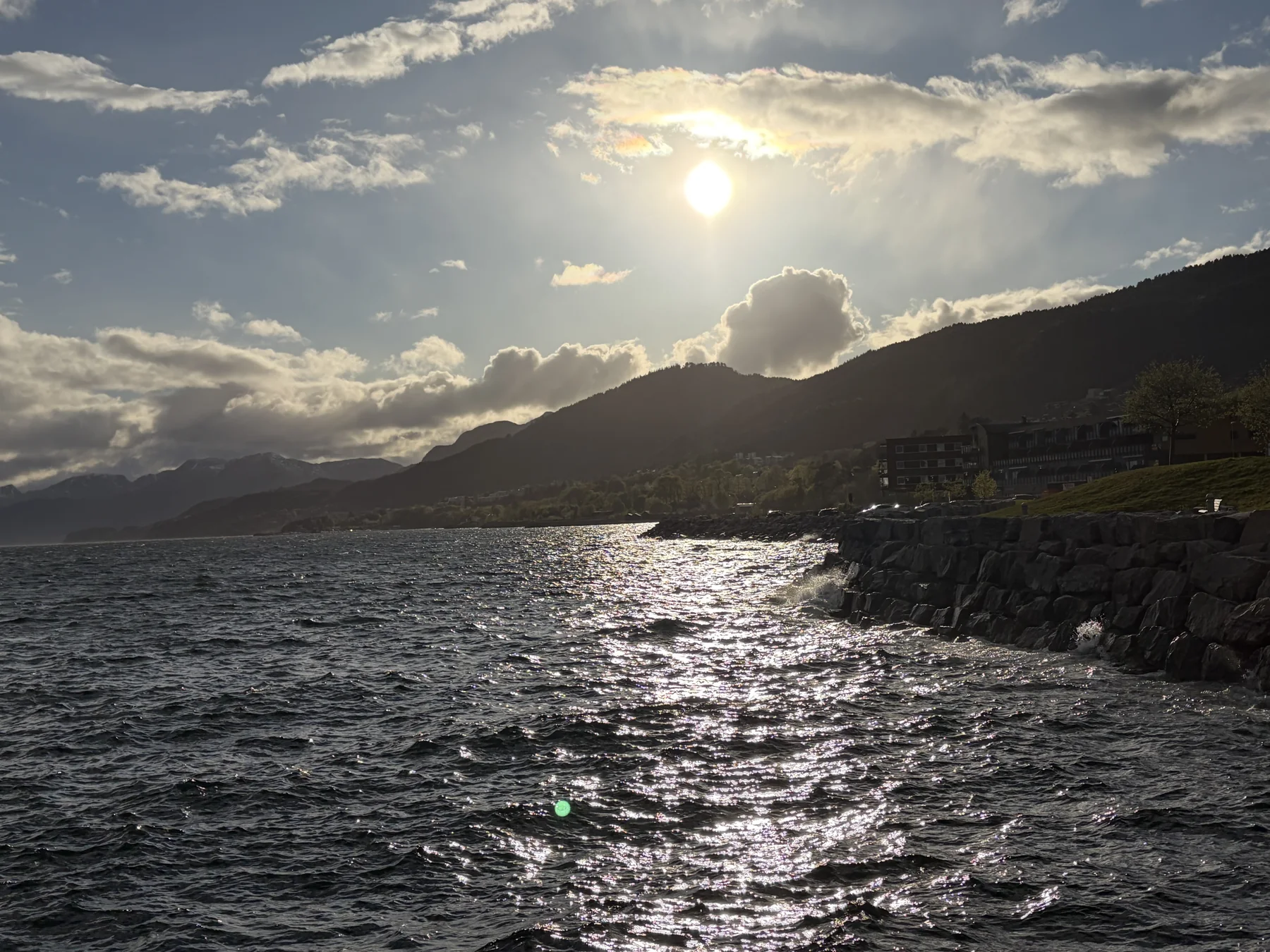 Solnedgang over fjorden i Molde