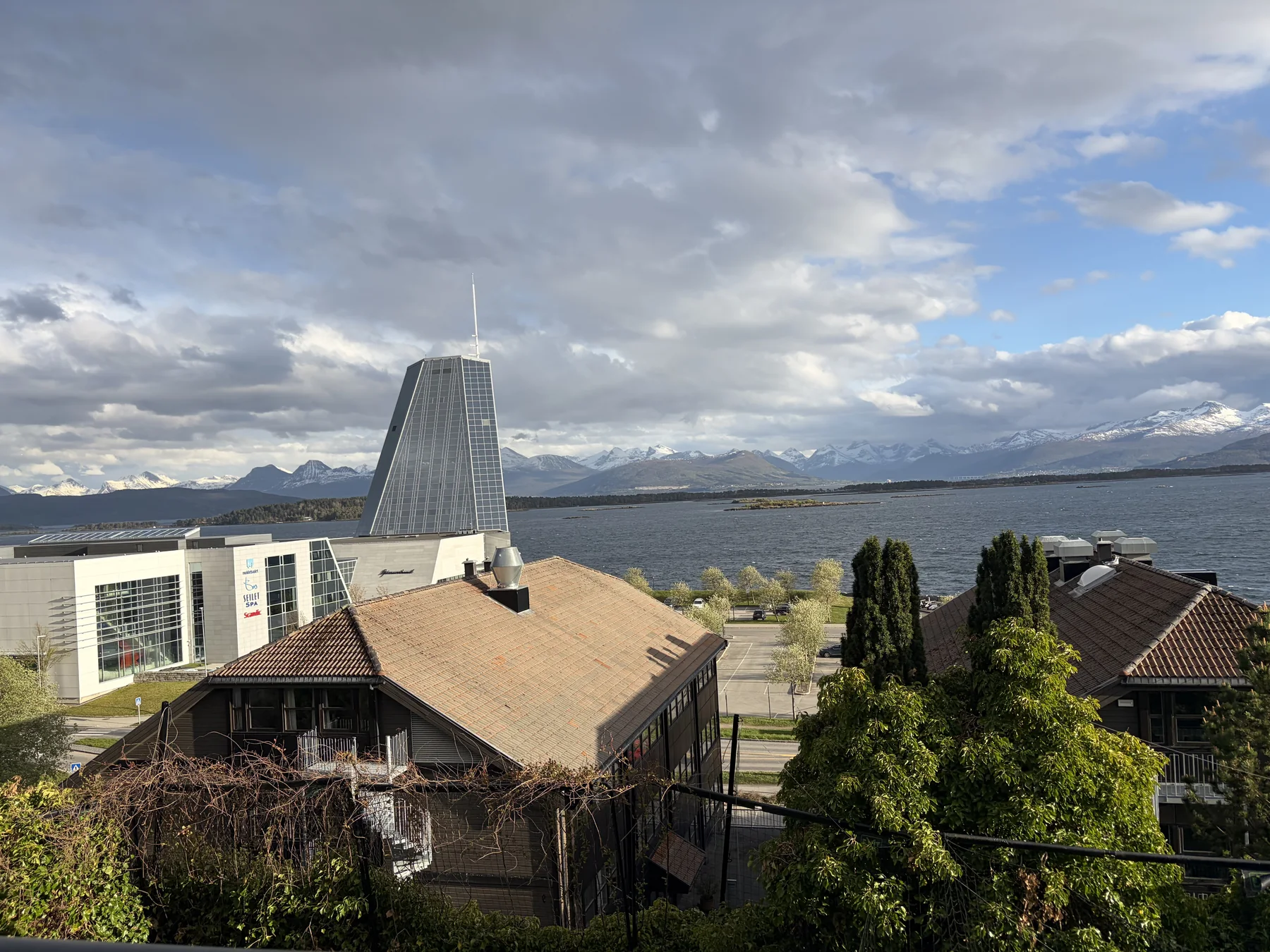 Utsikt mot fjord og fjell ved Molde